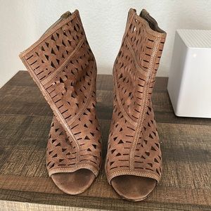 Vince camuto heels size 6.5